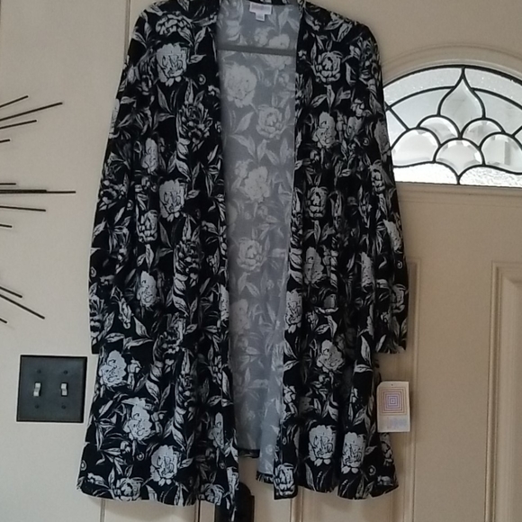 Sweater/jacket - Picture 1 of 4